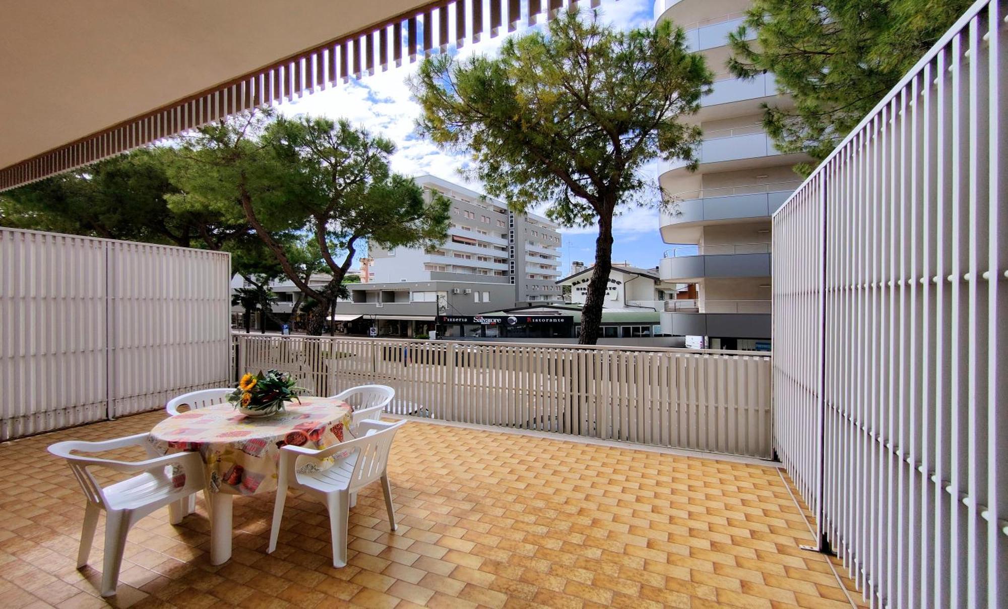 Casa Bivi - Apartments With 1 And 2 Bedrooms - Click Here For More Availabilities Lignano Sabbiadoro Exteriör bild
