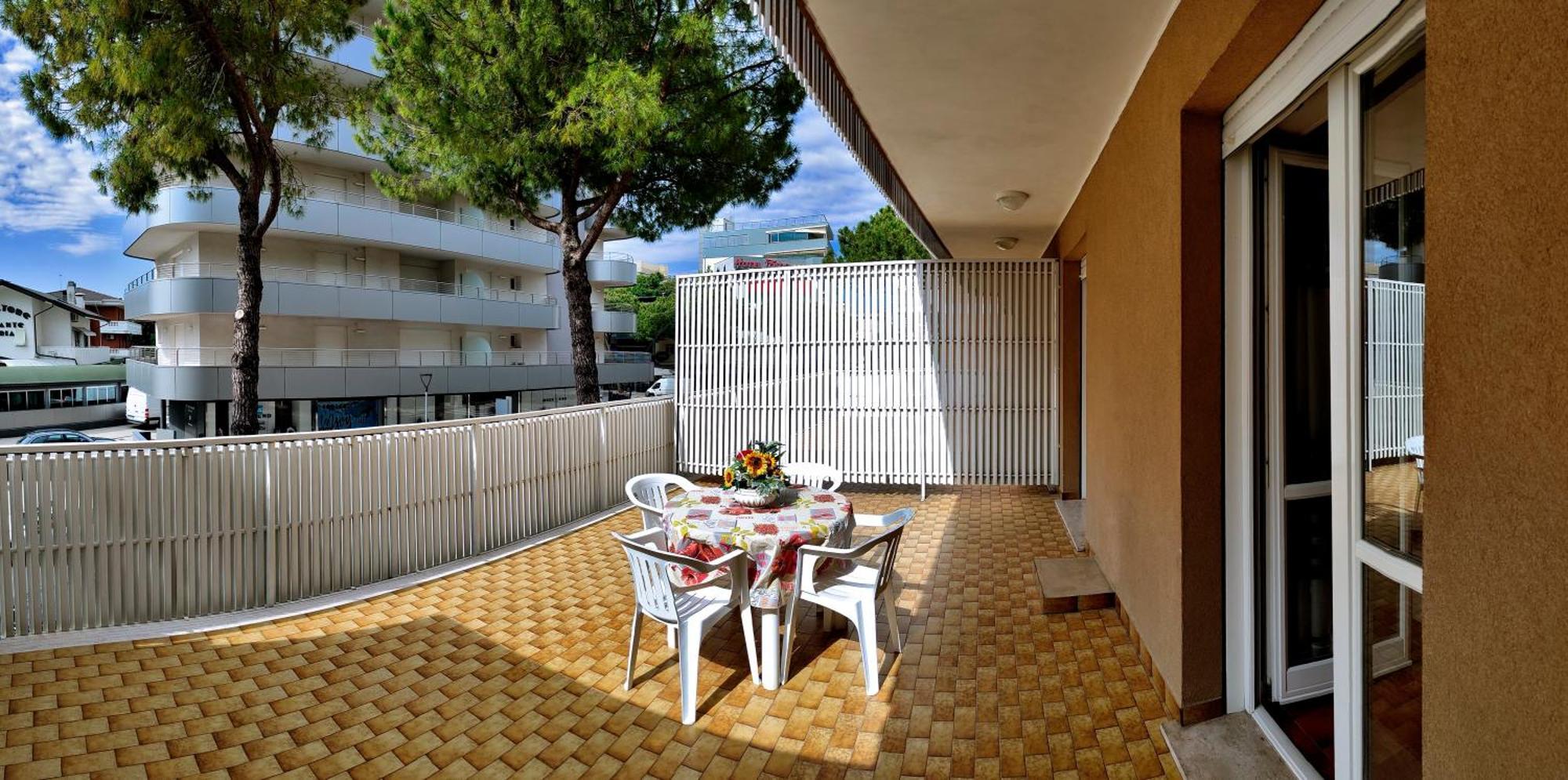 Casa Bivi - Apartments With 1 And 2 Bedrooms - Click Here For More Availabilities Lignano Sabbiadoro Exteriör bild