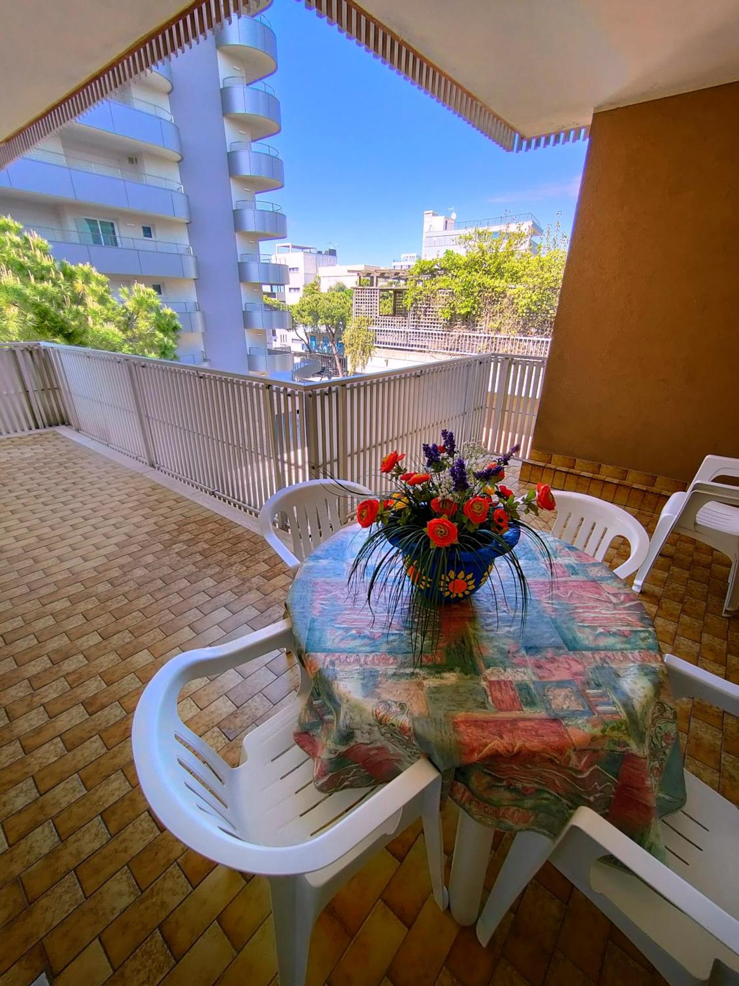 Casa Bivi - Apartments With 1 And 2 Bedrooms - Click Here For More Availabilities Lignano Sabbiadoro Exteriör bild