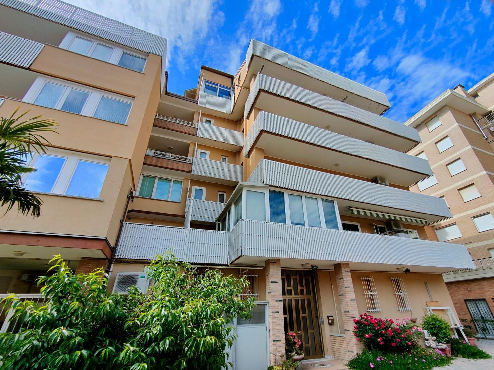 Casa Bivi - Apartments With 1 And 2 Bedrooms - Click Here For More Availabilities Lignano Sabbiadoro Exteriör bild
